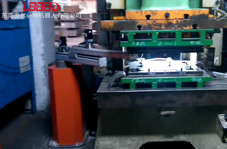 爾必地沖壓四軸上下料機器人現場案例