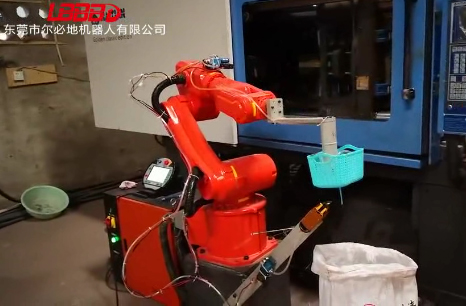 爾必地注塑機(jī)器人上下料客戶現(xiàn)場作業(yè)視頻