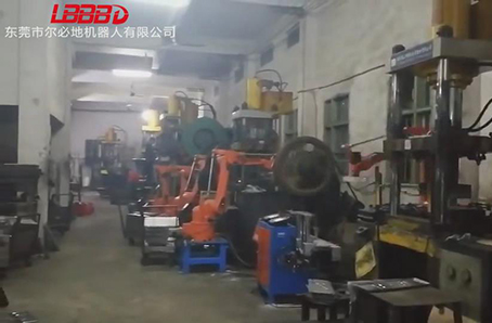 爾必地機(jī)器人沖壓線全自動上下料應(yīng)用案例視頻